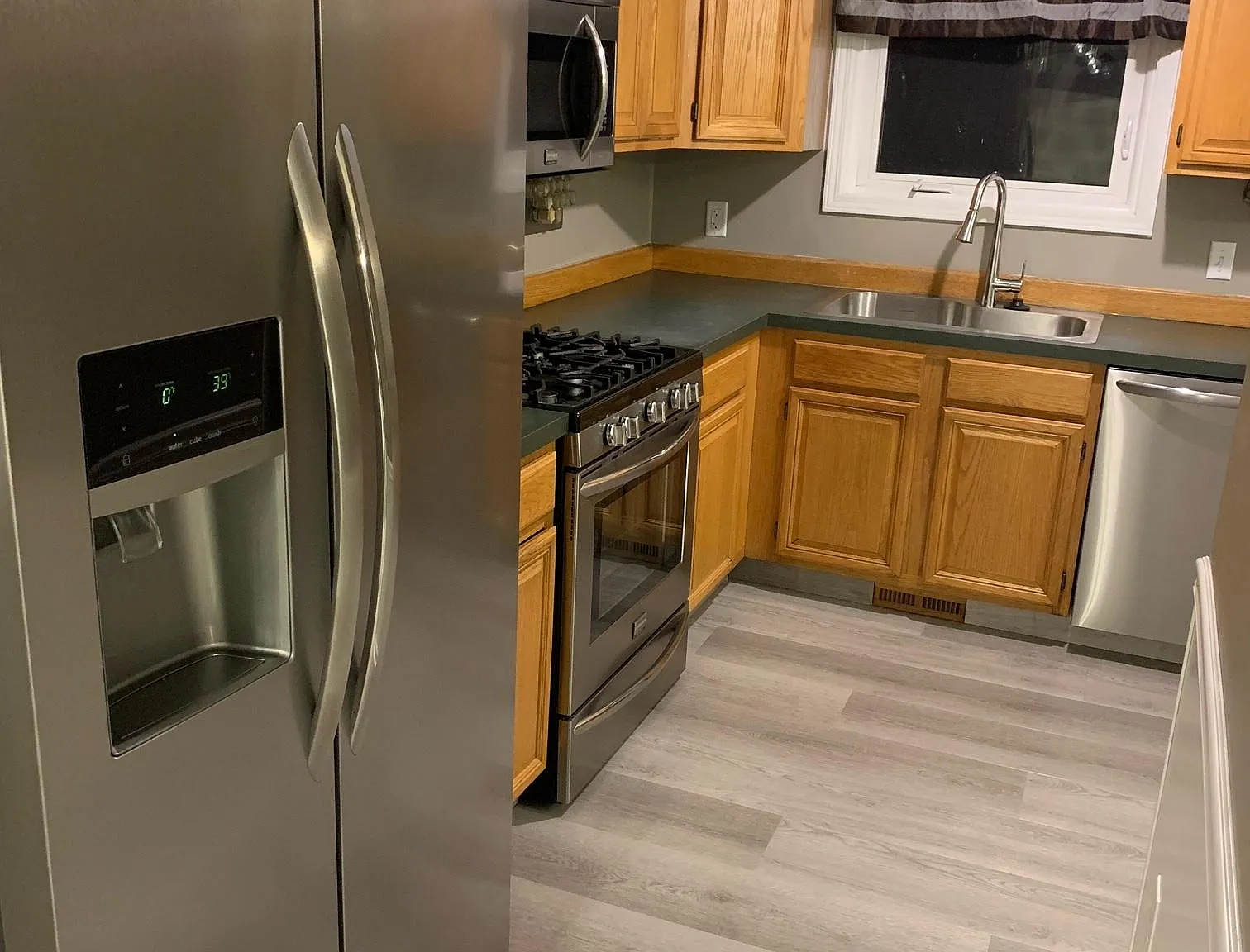 2 bed, 1396 sqft, $2,200 — Photo 2