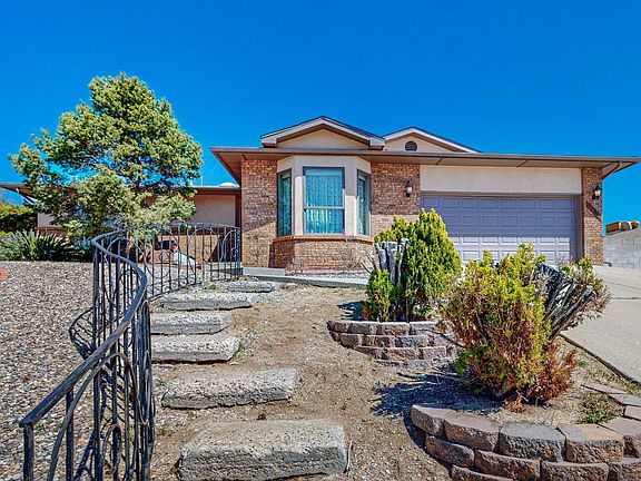 2nd image of 2408 Punta De Vista Dr NE