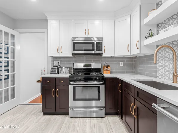 5 Flamingo Drive, Howell, NJ 07731