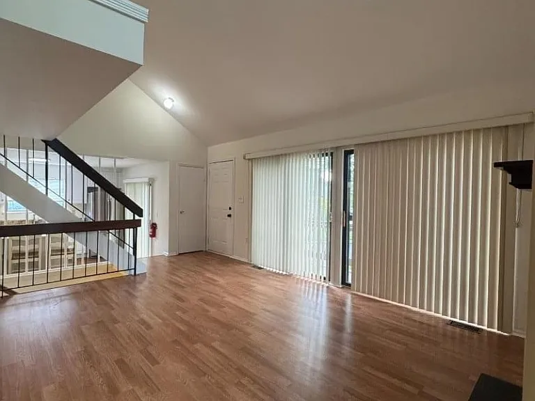 82 Sycamore Ct — Photo 2