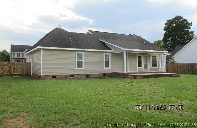4 bed, 2.0 bath, 1806 sqft, $2,100 — Photo 3