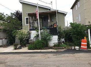 47 Center Pl, Staten Island, NY 10306
