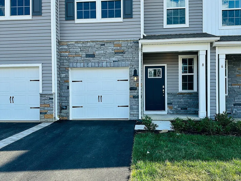8 Elenor Ln