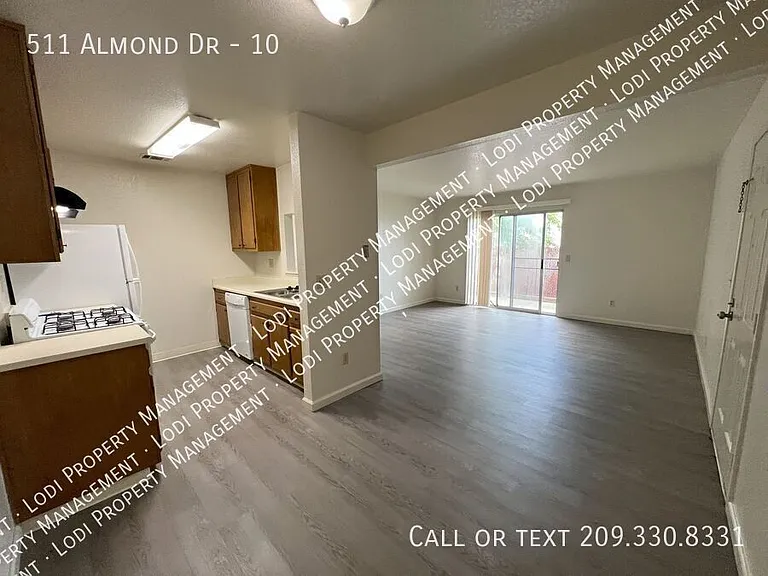 511 Almond Dr #10 — Photo 5