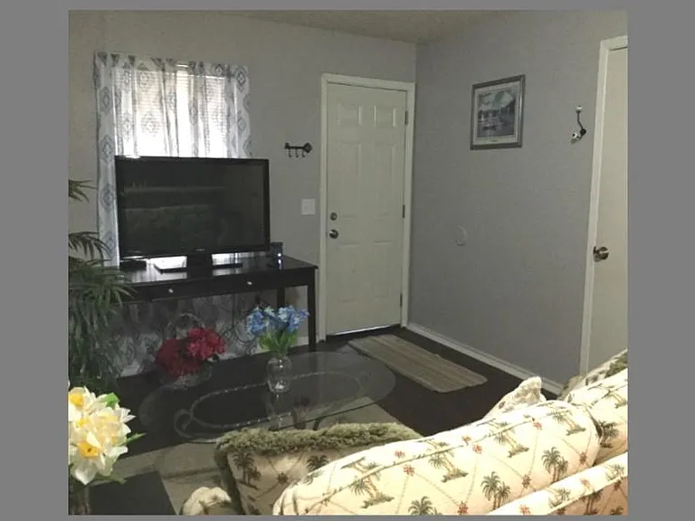 400 Raymond St #16 — Photo 4
