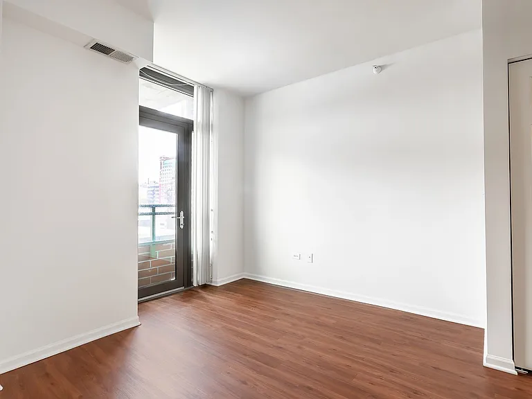 Astoria Tower — Photo 35
