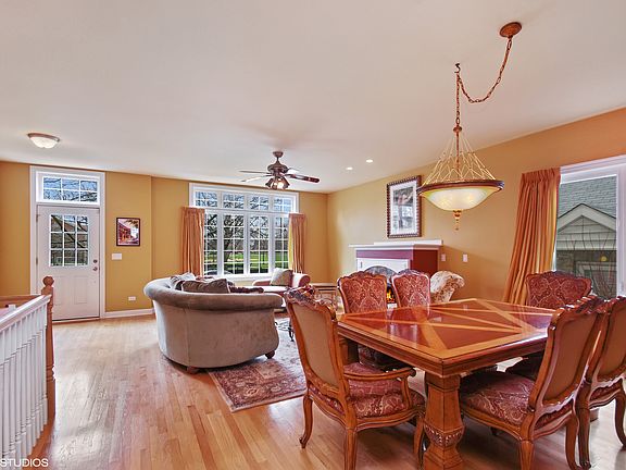 3rd image of 5422 W Cornelia Ave