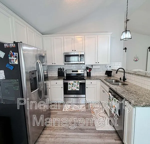 201 Old Colony Pl — Photo 10