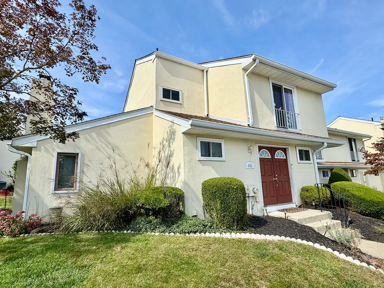 3 bed, 2.5 bath, 2140 sqft, $3,100 — Photo 1