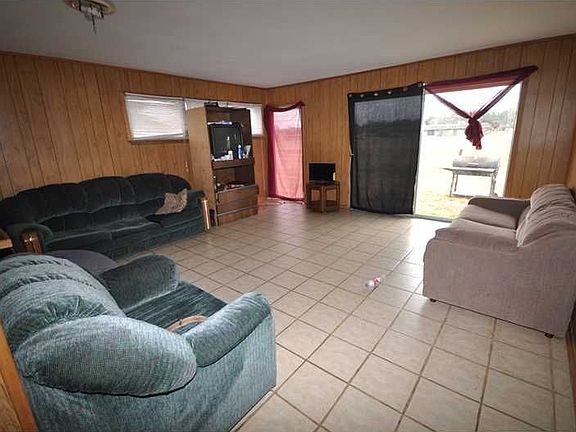 5th image of 1223 Varney Cir