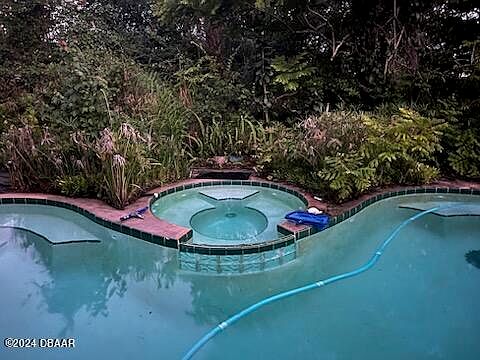 4th image of 130 Country Circle Dr E