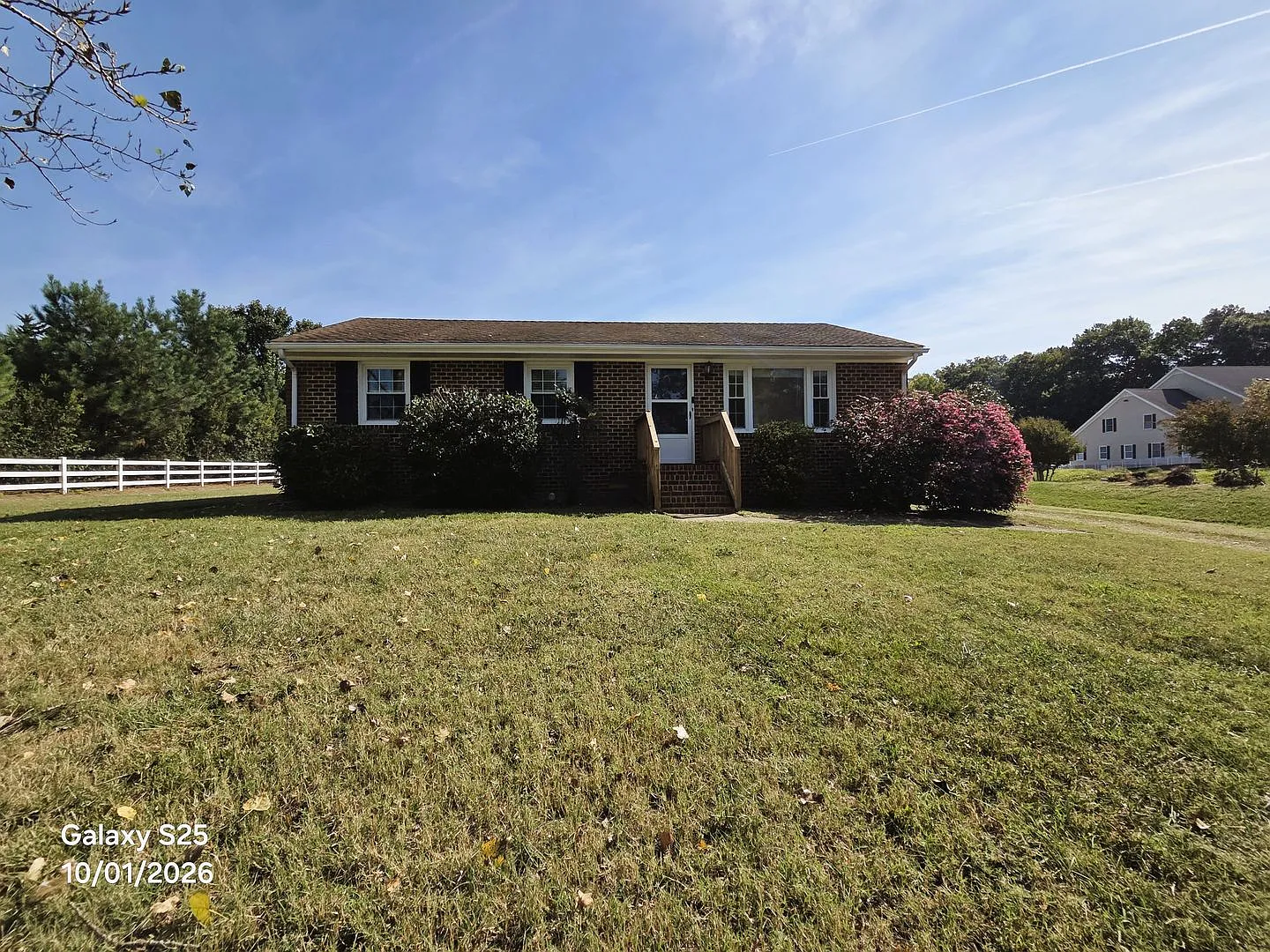 All brick rancher in Chesterfield on huge corner lot. — Photo 1