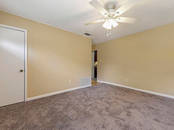 5th image of 2404 Tracy Dr