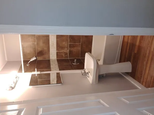 2580 Voorheis Rd, Waterford, MI 48328