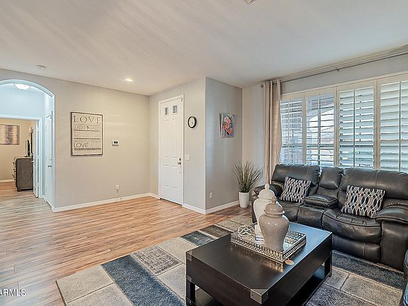 4th image of 2883 E Birchwood Pl
