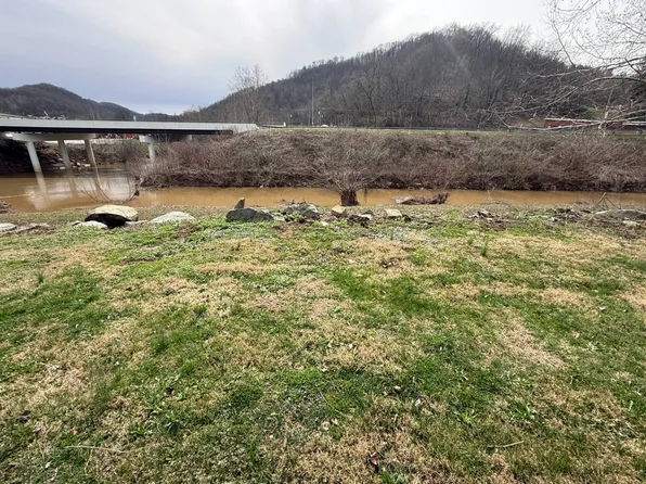 Fulton St, Burnsville, WV 26335