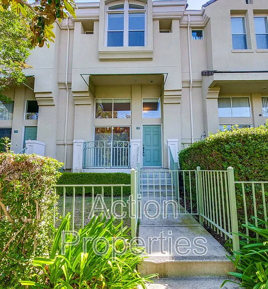 158 Holly Ct — Photo 1