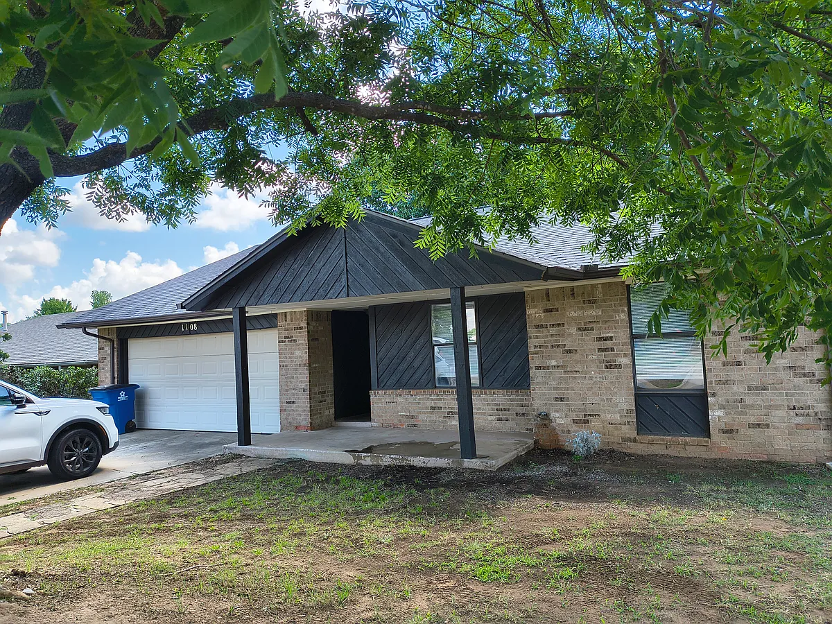 Building Photo - 1108 Buckingham