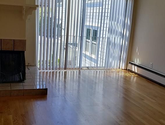 3rd image of 3043 Steiner St #2