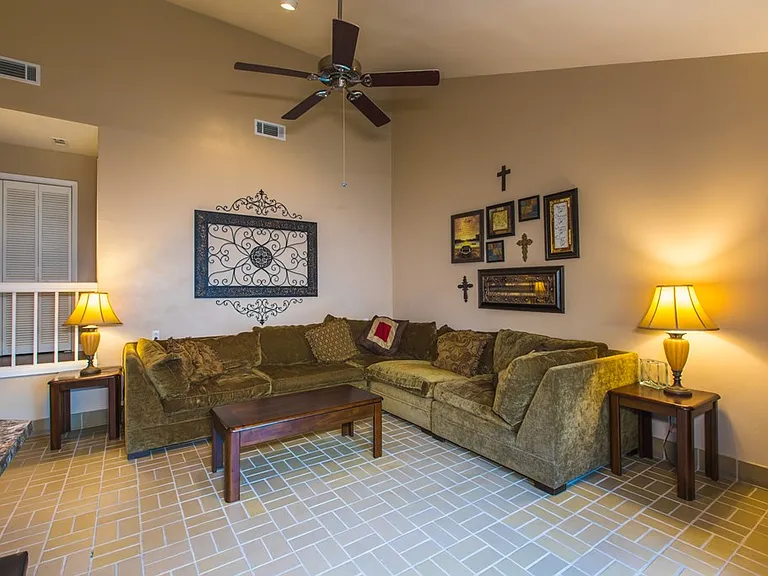 408 Club Villa — Photo 15