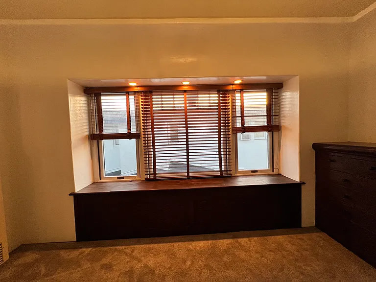 window seat in dining room