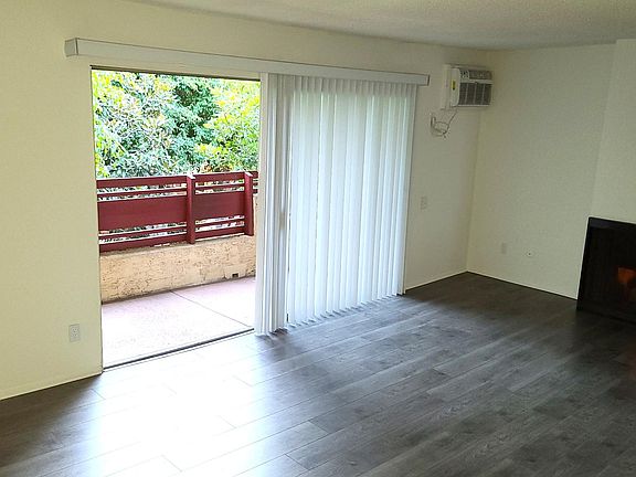3rd image of 909 Westbourne Dr #2416