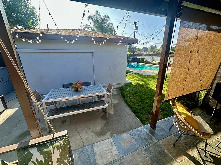 8958 N Swinton Ave — Photo 16