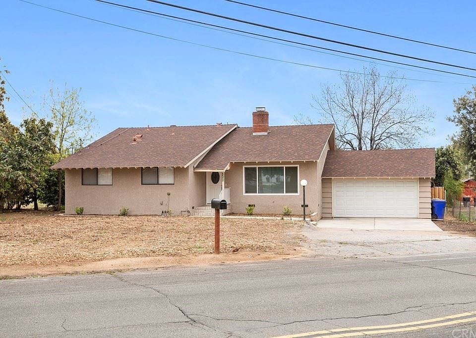 1st image of 33595 Washington Dr