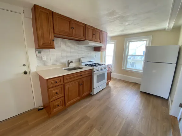 32 Cottage St APT 4, Norwood, MA 02062