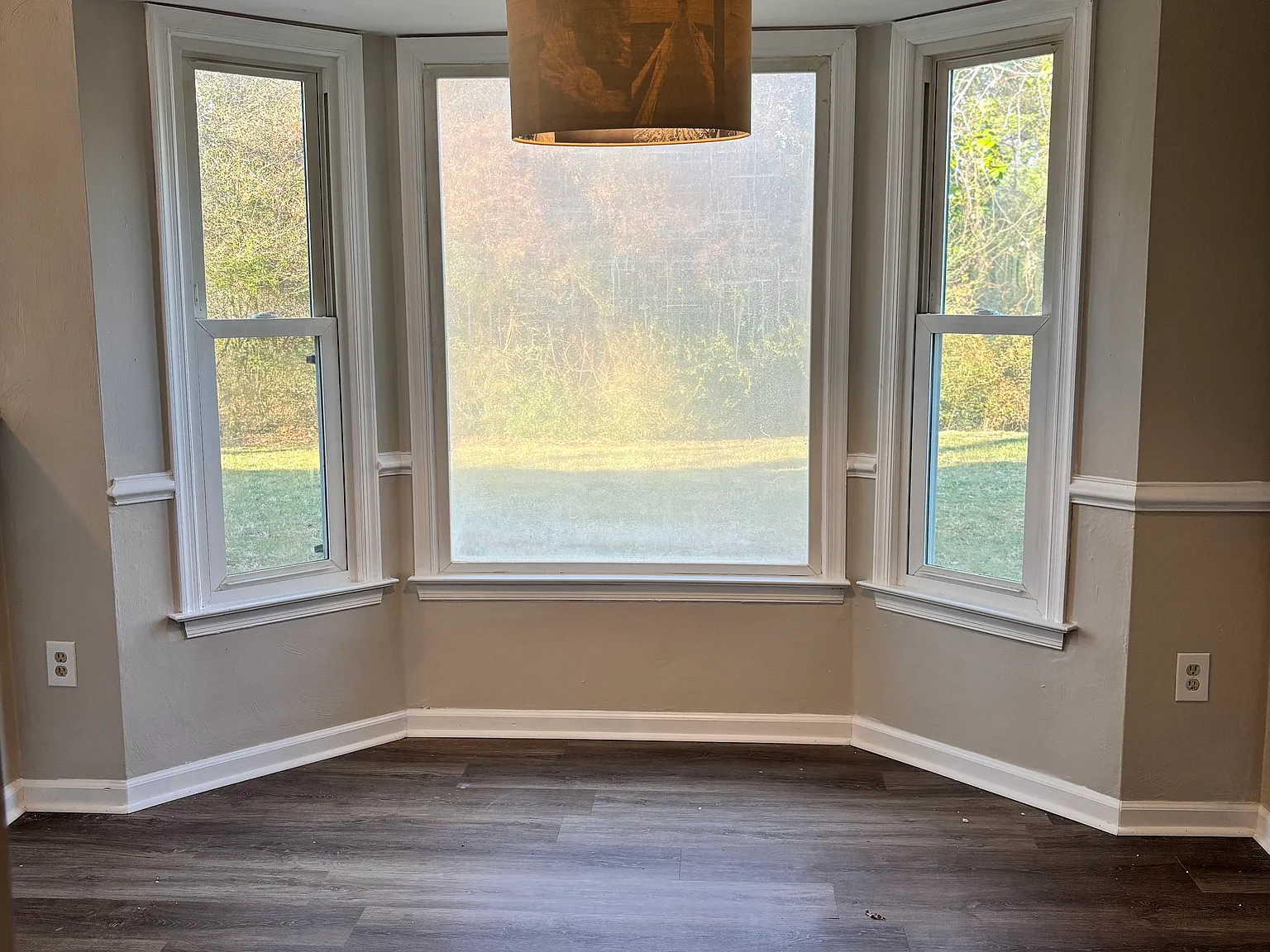 3 bed, 1.5 bath, 1264 sqft, $2,075 — Photo 2