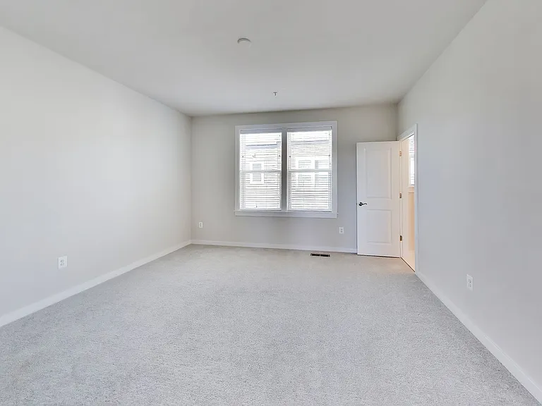 16212 Bushwick Pl — Photo 23