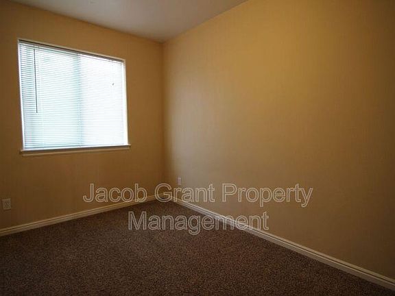 4th image of 960 Eve Dr APT 1