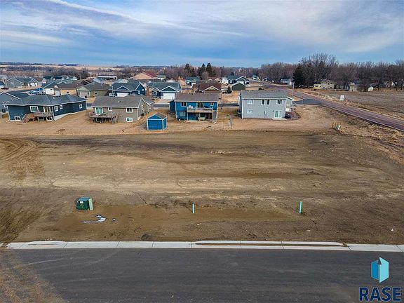4th image of 100 Skyline Dr