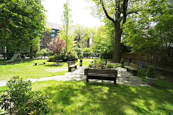 Sold by Anna Pinto Realty | media 30