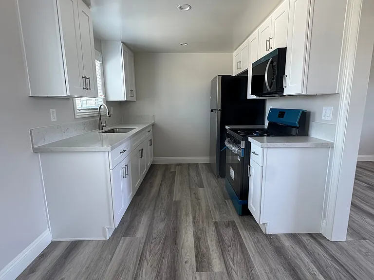 916 S Marguerita Ave #816-24 — Photo 11