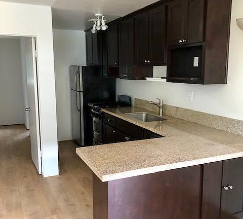 3rd image of 1516 Corinth Ave #7