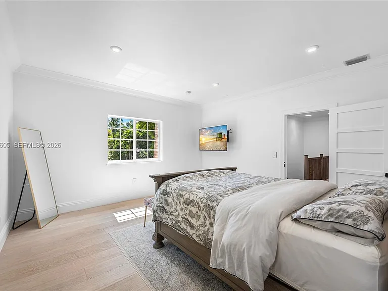 5236 Pine Tree Dr — Photo 37