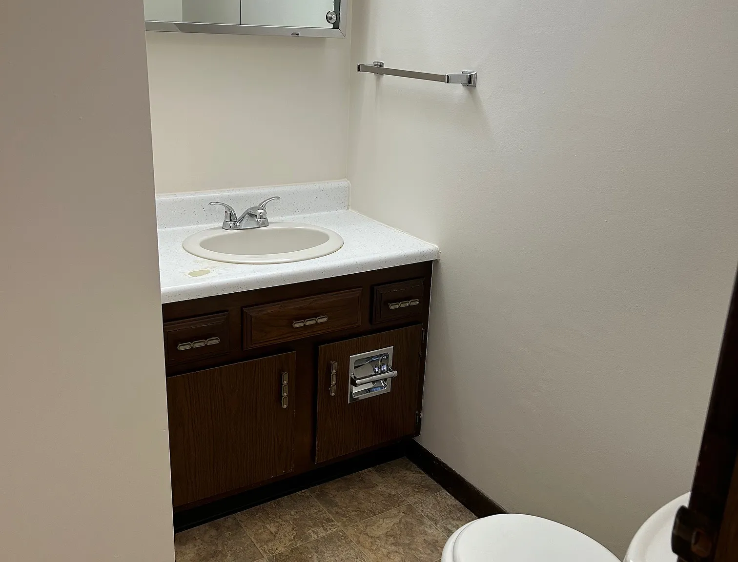 2 bed, 1.5 bath, $925 — Photo 2