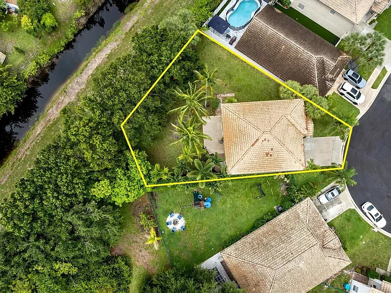 1533 Rialto Dr — Photo 32