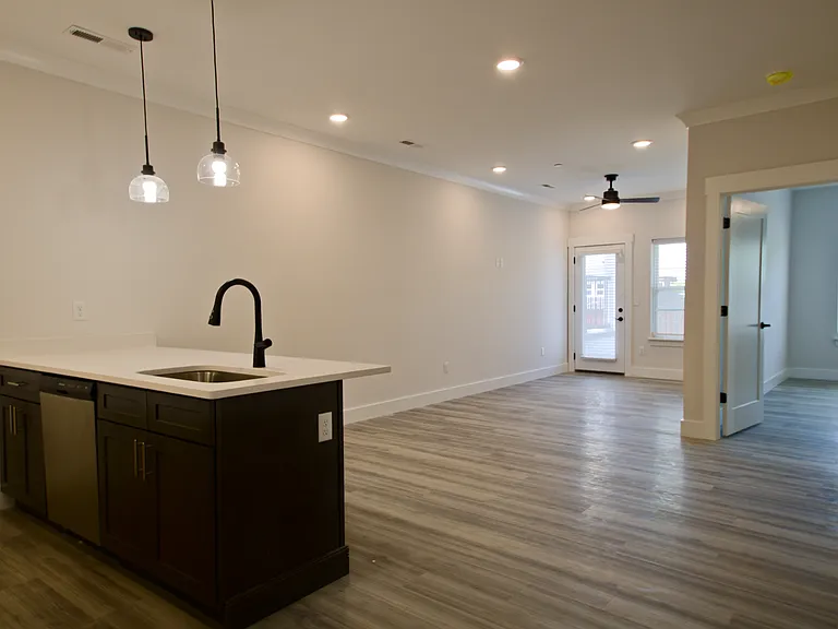 1805 Duncan Ave — Photo 10