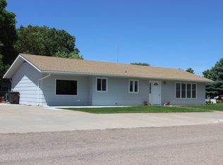 208 W 8th St, Imperial, NE 69033