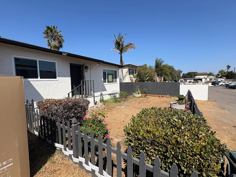 1132 Ivy Ln