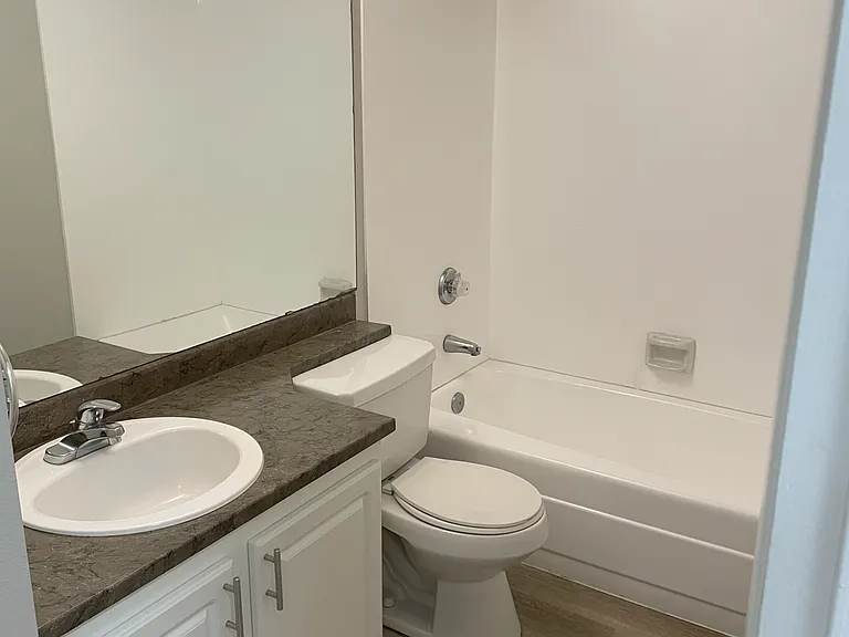 Redmond Park Apts — Photo 39
