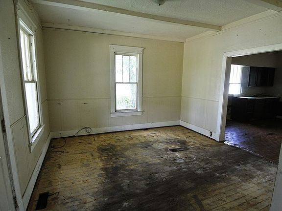 2nd image of 926 W Harper St