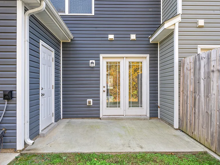 213 Woodland Valley Ln — Photo 31