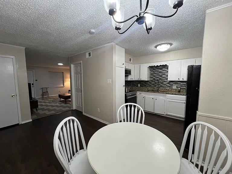 2500 Hollandale Cir #B — Photo 17