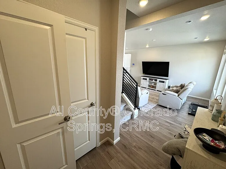 5635 Dakan Loop — Photo 5