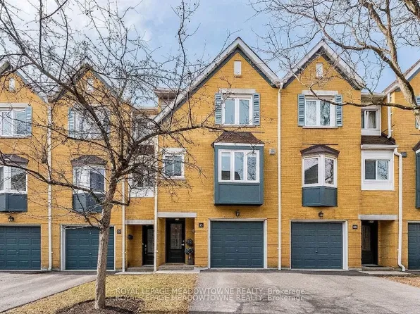 2300 Brays Ln #21, Oakville, ON L6M 3J9