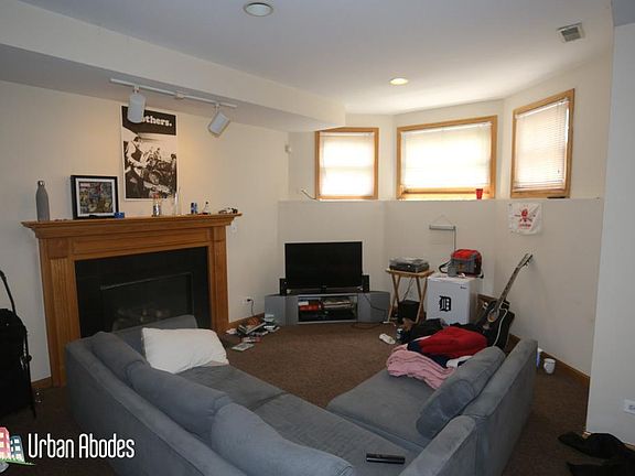 3rd image of 1958 W Diversey Pkwy #Ua1