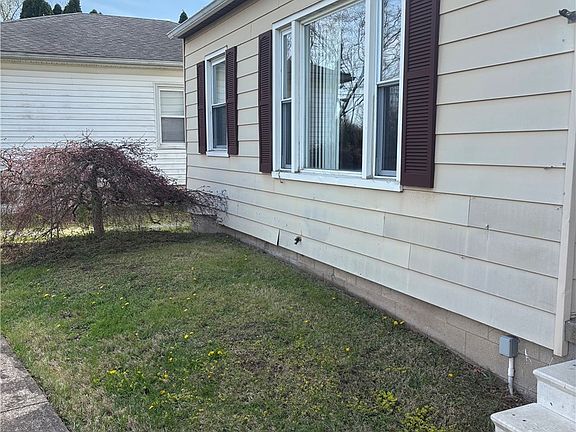 2nd image of 224 S Leavitt Rd